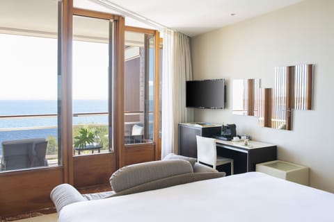 Premium Room, Sea View | Hypo-allergenic bedding, minibar, in-room safe, desk