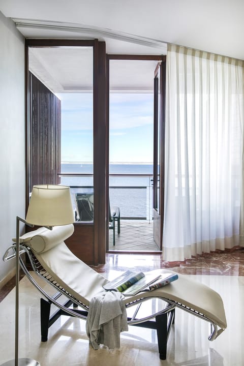 Red Level, Royal Suite, Sea View | Living area | 40-inch flat-screen TV with satellite channels, TV