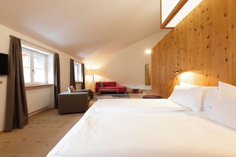 Comfort Double Room, Mountain View | In-room safe, desk, iron/ironing board, free WiFi