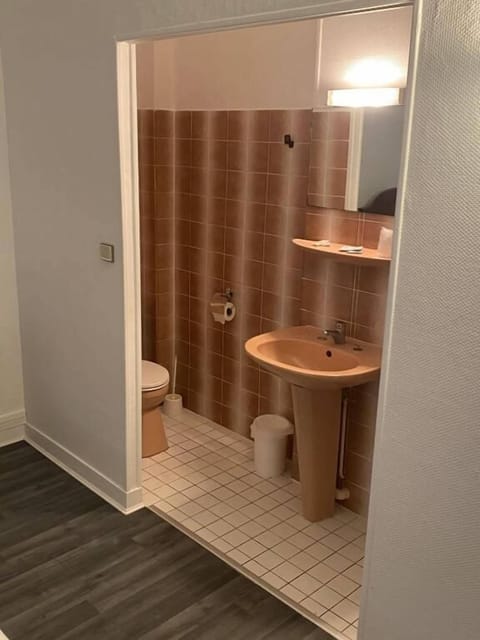 Premium Double Room, City View | Bathroom | Towels