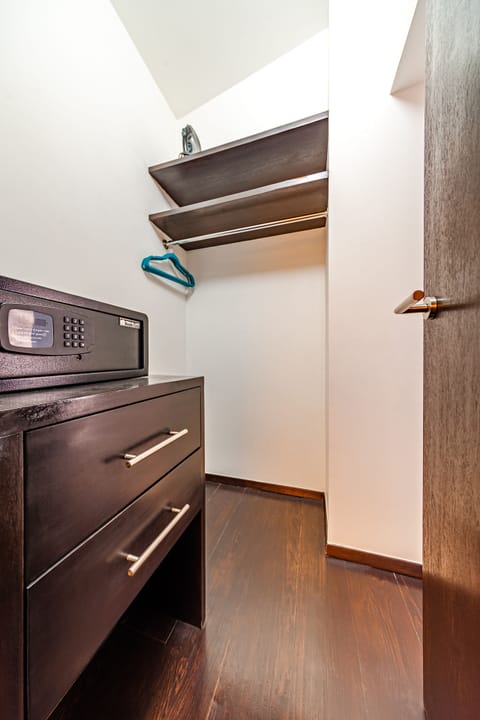 Suite Deluxe | Wardrobe