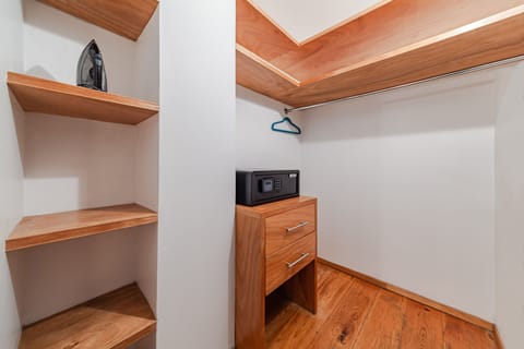 Suite Senior | Wardrobe