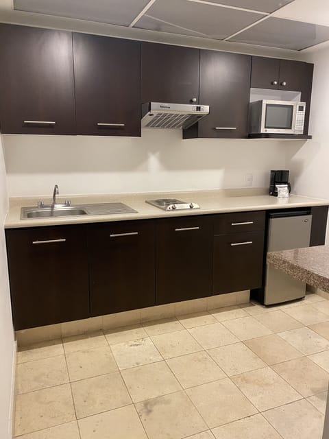 Suite Senior | Private kitchen | Coffee/tea maker