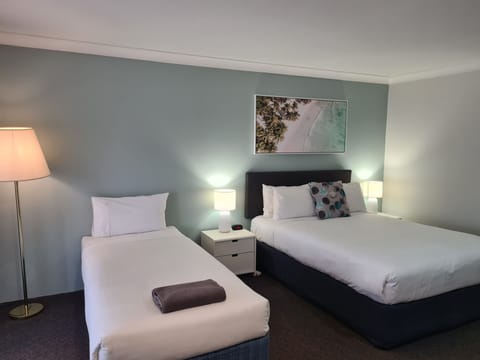 Queen Spa Suite  | Iron/ironing board, free WiFi, bed sheets