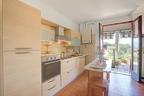 Family House, 4 Bedrooms, 2 Bathrooms, Mountainside (Casa Virginia) | Private kitchen | Fridge, oven, stovetop, dishwasher