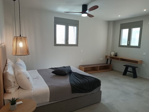 KS Alpha Villa(KS1) - Bedroom 4 with queen size bed, sofa bed, en suite bathroom