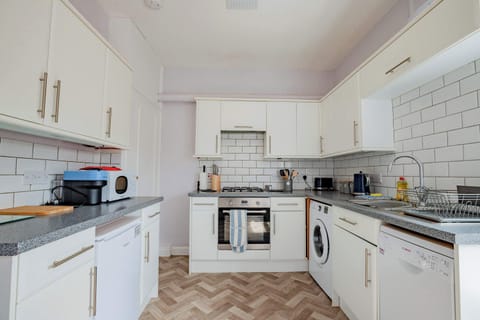 Cannon Apartment, Worcester - Host & Stay