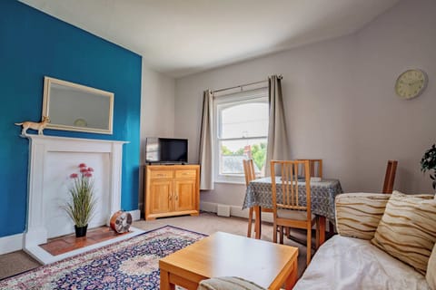 Cannon Apartment, Worcester - Host & Stay