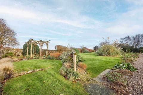 Newton Cottage, High Newton-by-the-Sea - Host & Stay