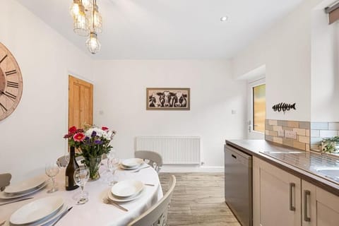 March Cottage, Matlock - Host & Stay