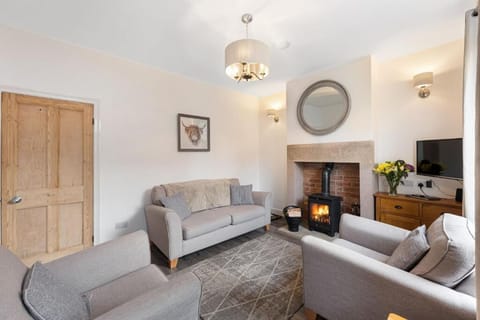 March Cottage, Matlock - Host & Stay