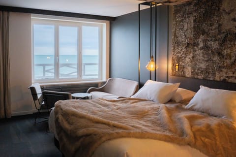 Superior Double or Twin Room, Sea View | Minibar, in-room safe, soundproofing, iron/ironing board