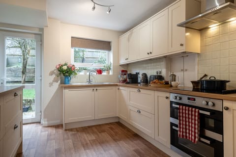 Mulberries Kitchen - StayCotswold