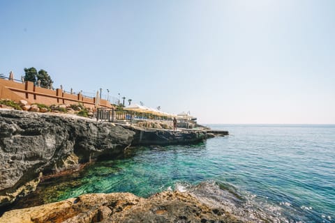 Beach nearby, sun loungers, beach umbrellas, beach towels