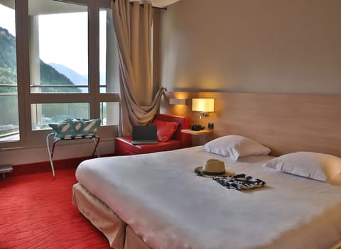 Double Room, Balcony (2 persons) | In-room safe, blackout drapes, free WiFi, bed sheets