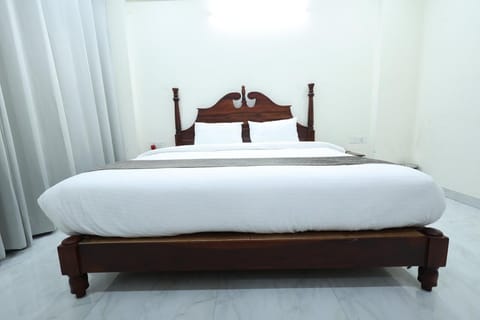 Deluxe Double Room | Desk, laptop workspace, free WiFi
