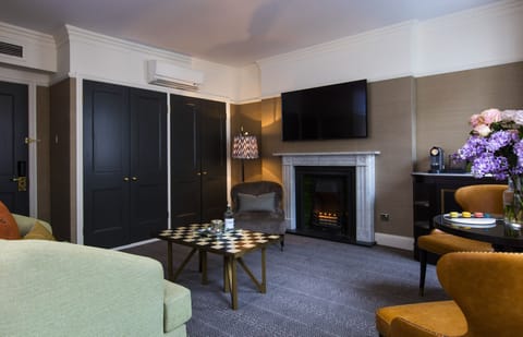 Bloomsbury Suite | Bar (on property) | Lobby lounge, alfresco dining, open daily