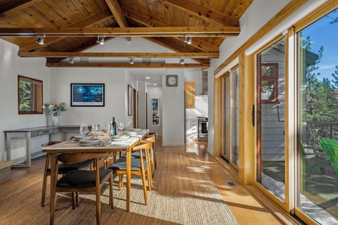 Tahoe Skyline Dining Room