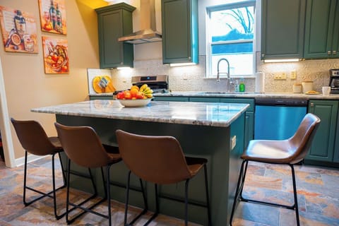 Island with four stools for the morning coffee