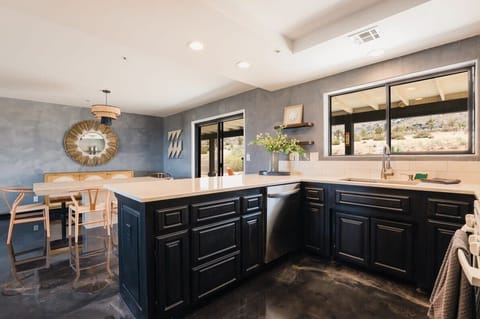 House (3 Bedrooms) | 3 bedrooms, iron/ironing board, bed sheets