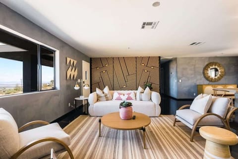 House (3 Bedrooms) | Living area