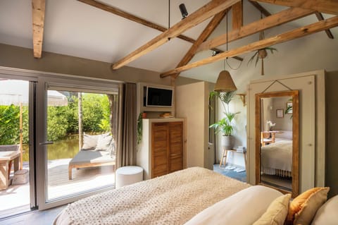 Superior Cabin, Patio | 1 bedroom, laptop workspace, free WiFi