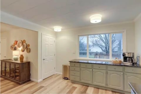 Kitchen with coffee pot makes full lots and single cups with coffee pods.