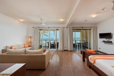 OCEAN SUITE WITH PRIVATE JACUZZI AND SEA VIEW | View from room