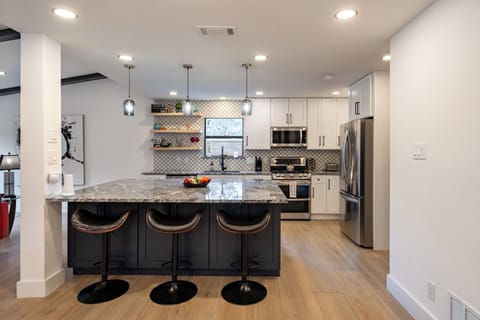 Fully equipped kitchen with barstool seating.