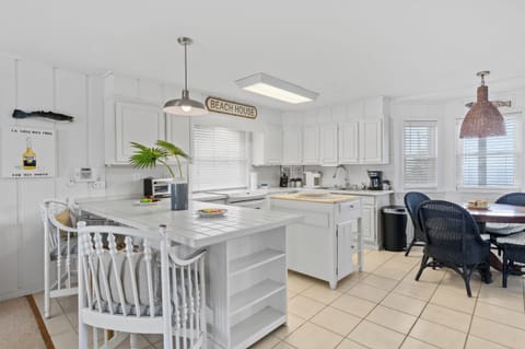 Morning brews to sunset dinners, every moment feels like a vacation! 