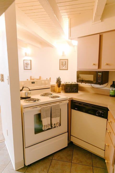 c64bb1f1-eeff-4989-b479-719025238e18