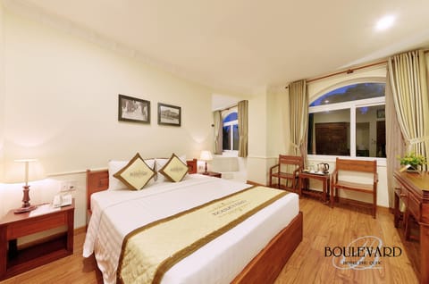 Deluxe Room | Minibar, in-room safe, desk, free WiFi