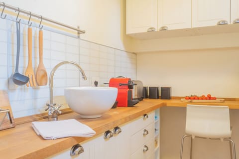Apartment (1 Bedroom) | Private kitchenette | Espresso maker, electric kettle, highchair