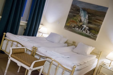 Twin Room | Rollaway beds, free WiFi, bed sheets