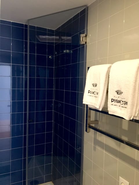 Suite, Balcony (Imperial) | Bathroom | Designer toiletries, hair dryer, towels