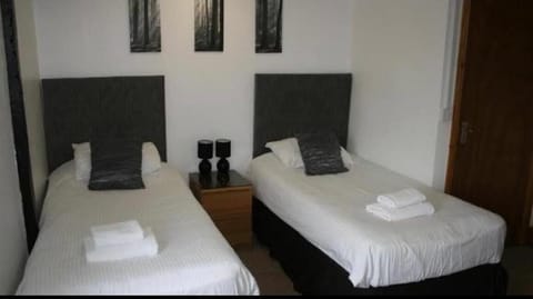 Twin Room | Desk, iron/ironing board, free WiFi