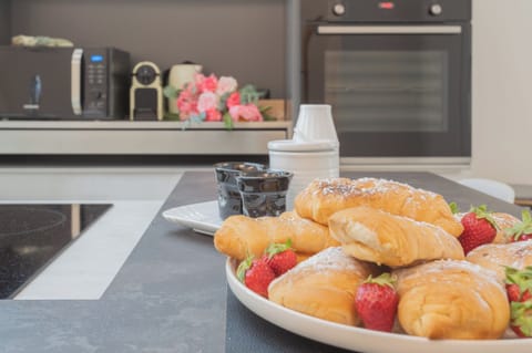 Apartment (1 Bedroom) | Private kitchenette | Microwave, oven, espresso maker, electric kettle