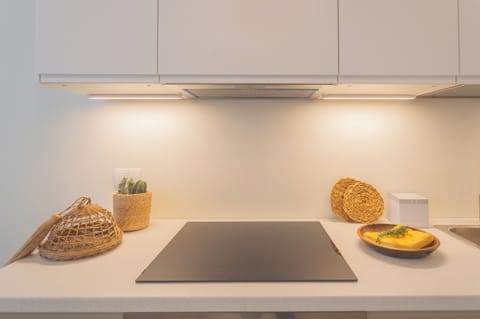 Apartment (1 Bedroom) | Private kitchenette | Microwave, oven, espresso maker, electric kettle