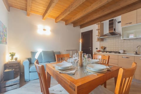 Apartment (2 Bedrooms) | Dining room