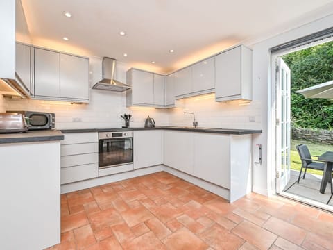 Kitchen, Kitchen Appliance, Flooring, Major Appliance, Interior Design, Floor, Countertop, Cabinetry, Wood, Furniture