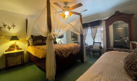 Romantic Room | Individually decorated, individually furnished, free WiFi, bed sheets