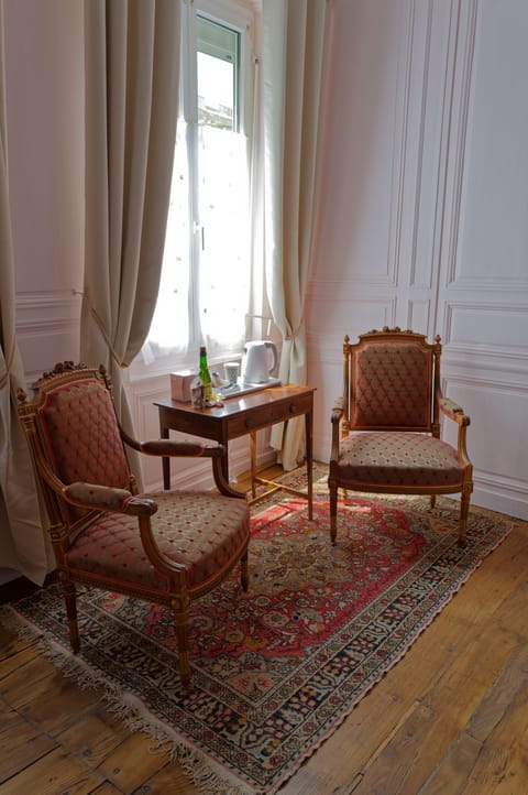 Luxury Double Room, 1 Queen Bed, Courtyard View | Blackout drapes, iron/ironing board, free WiFi