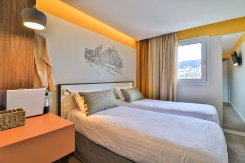 Standard Twin Room | Premium bedding, individually decorated, desk, laptop workspace