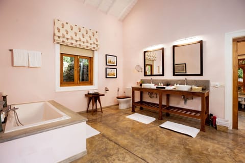 KK Luxury Pool Villa - Kumbuk | Bathroom | Shower, free toiletries, hair dryer, bathrobes