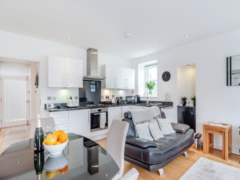 Open plan living space | Gwendrock Diw, Looe