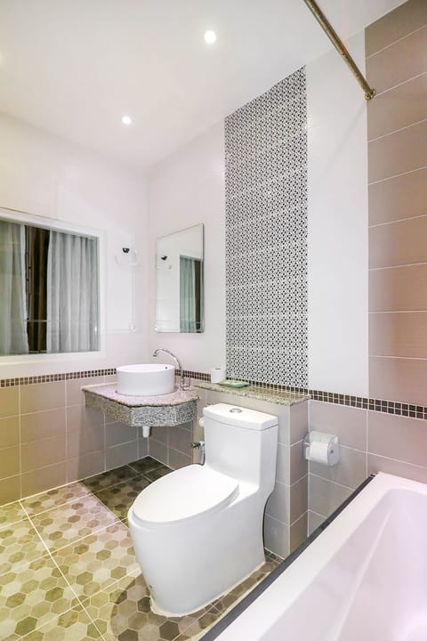 Suite, 1 Bedroom | Bathroom | Shower, towels