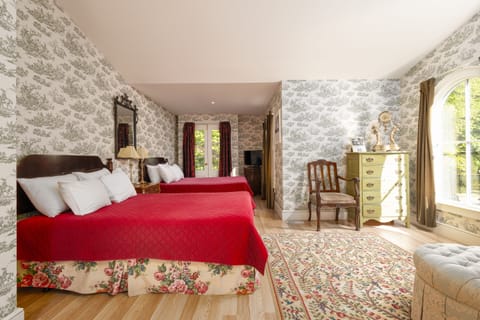 Deluxe Room, 2 Queen Beds, Ensuite (Rose Suite) | Individually decorated, individually furnished, iron/ironing board