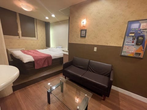 Basic Double Room, 1 Queen Bed, Smoking | Desk, soundproofing, free WiFi