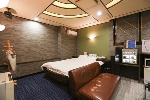 Basic Double Room, 1 Queen Bed, Smoking | Desk, soundproofing, free WiFi