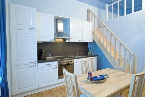 Blauer Salon - Ferienwohnung | Private kitchen | Full-size fridge, oven, stovetop, dishwasher